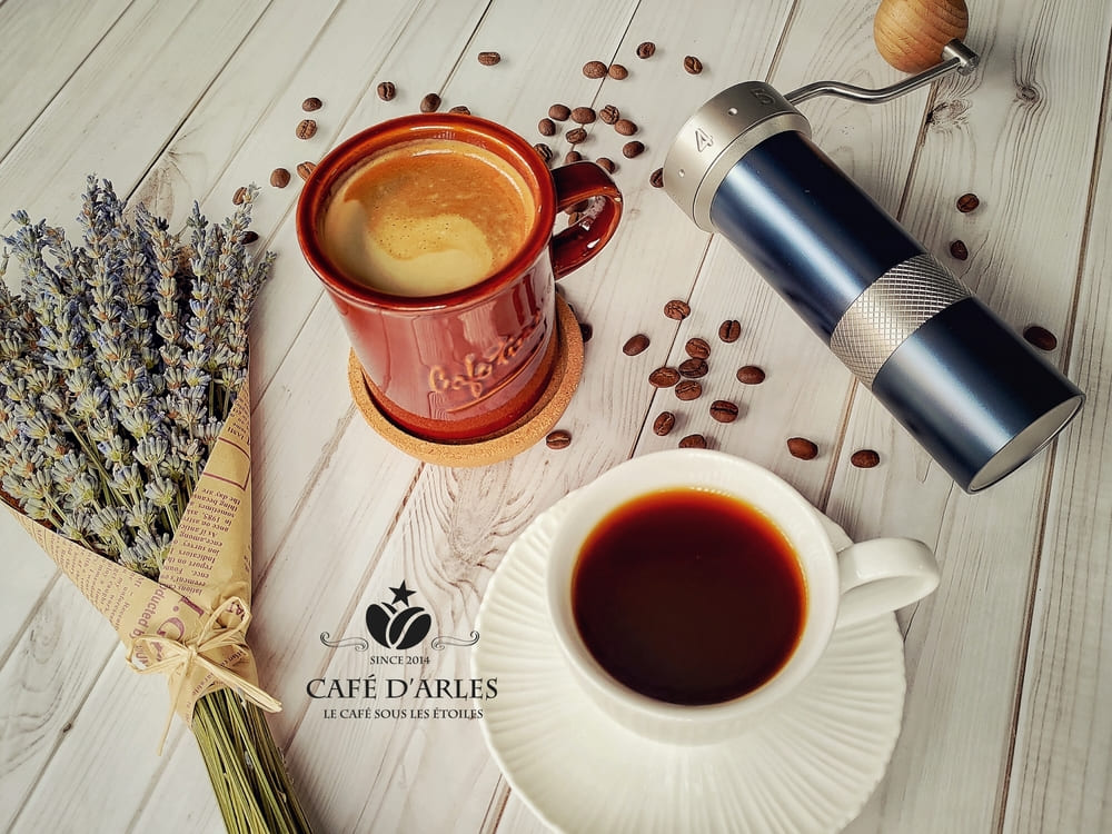 美式咖啡是什麼？和手沖差在哪？一次搞懂 Americano 的由來、做法與風味